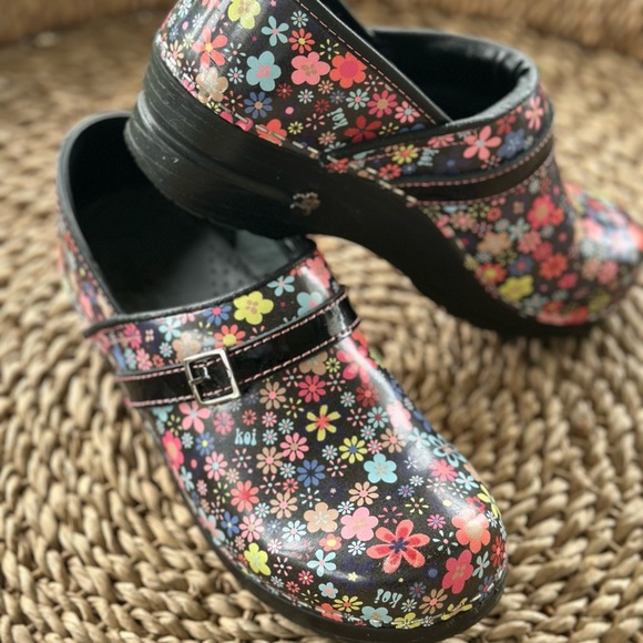 Sanita/Koi Black Floral Clogs - Picture 1 of 5